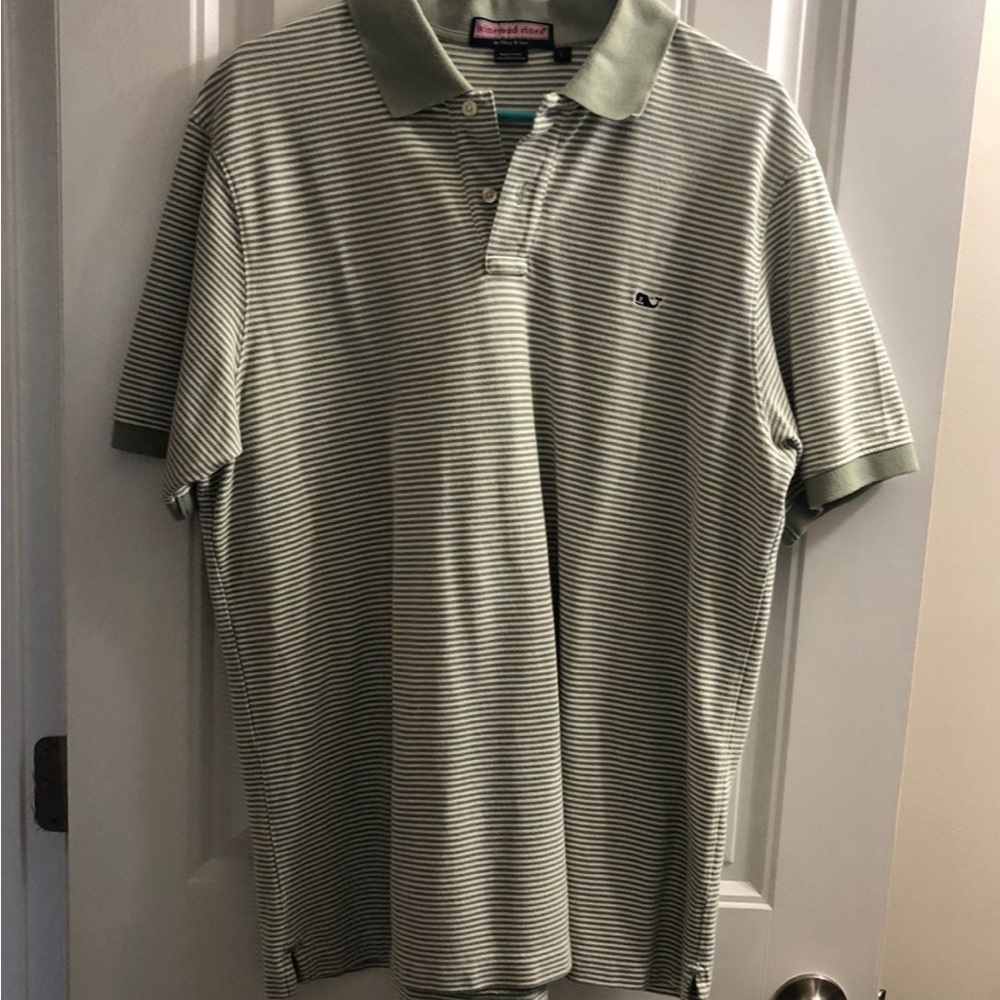 EUC Men’s VV Polo Size Large Shirt short sleeves. Grey